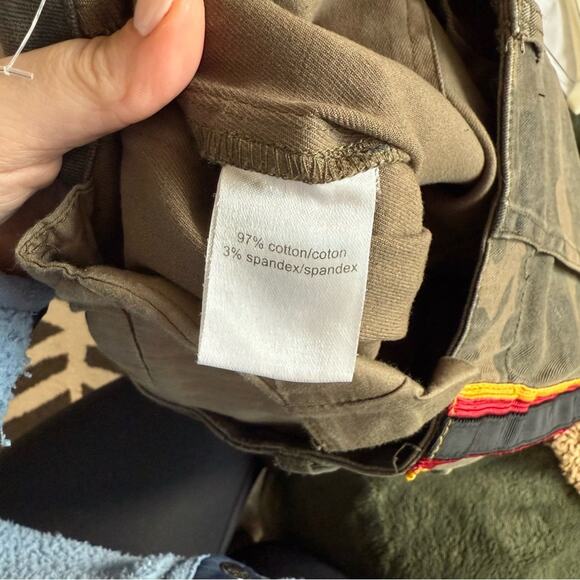 Pam & Gela Uniform Side Stripe Step Hem Pant in Camo Size 26 - Picture 4 of 4